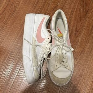Nike Women's Blazer Low Platform Size 9 White/Pink DJ0292-103 Casual